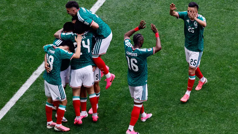 Bikin Salah Fokus! Kenapa Hampir Semua Pemain di Piala Dunia 2026 Pakai Sepatu Pink? Ini Alasannya! Foto