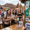 Suasana wisatawan menggunakan QRIS di Cirebon