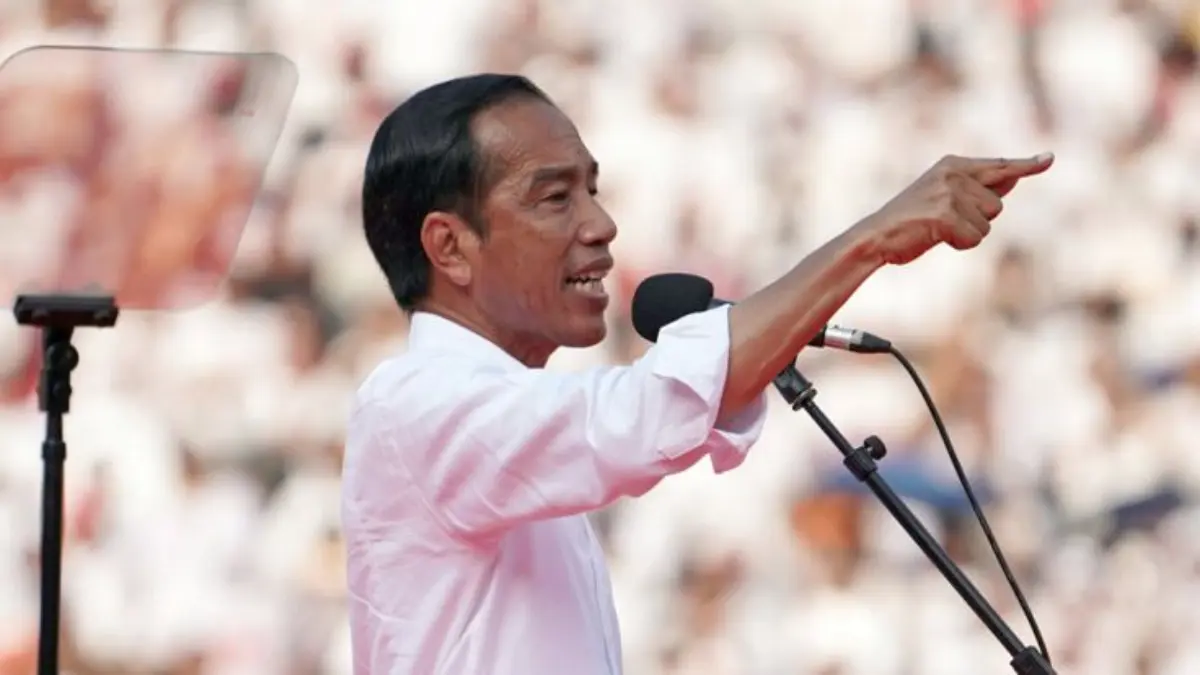 Jokowi akan segera mengenakan jaket PSI sebagai simbol resmi bergabung.