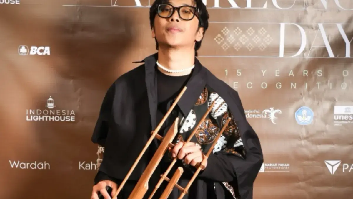 DJ Angklung Manshur Praditya Bawa Harmoni Budaya Indonesia ke Panggung Internasional Manshur dikenal sebagai sosok yang menghadirkan inovasi dalam dunia musik tradisional.
