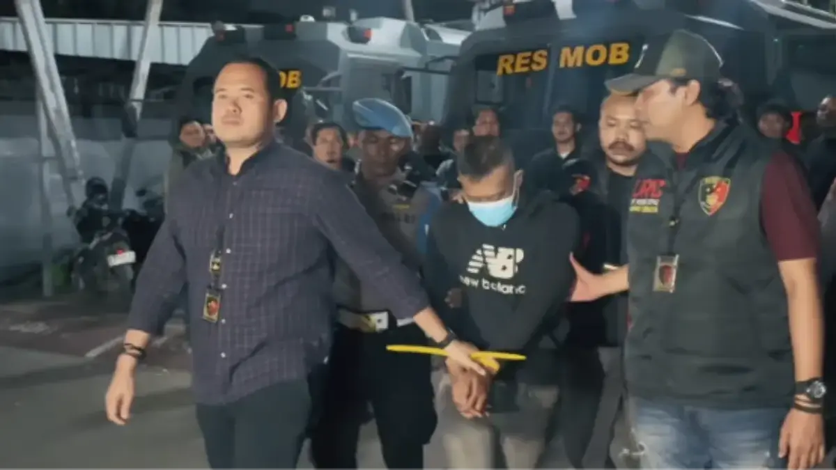 Taufik Hidayat Ditangkap Polda Jabar, Tersangka Kasus Penyekapan dan Penganiayaan Kekasih Setelah dilakukan pencarian, aparat kepolisian akhirnya berhasil mengamankan tersangka di wilayah Bandung Raya