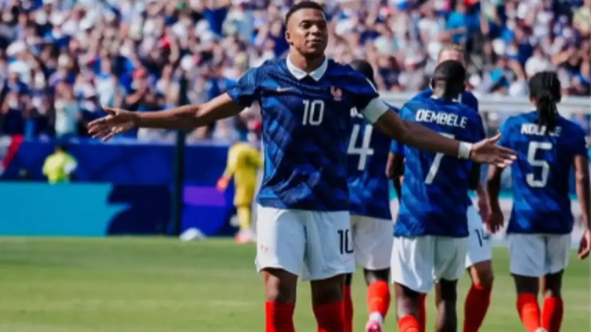 Mbappe Berpeluang Lampaui Rekor Gol Messi di Piala Dunia, Deschamps Yakin Bintangnya Masih Bisa Lebih Tajam Kylian Mbappe semakin dekat dengan catatan gol Lionel Messi di ajang Piala Dunia.