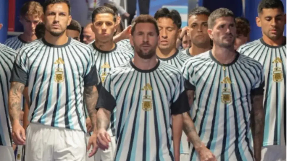 Ulang Tahun ke-39 Lionel Messi, Perjalanan Sang GOAT yang Menjadi Kado Terindah Sepak Bola Dunia Pada hari ini, 39 tahun lalu, Lionel Andres Messi Cuccitini lahir di Rosario, Argentina.