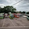 Terminal Cicaheum selama puluhan tahun menjadi salah satu pusat transportasi penting di Bandung.