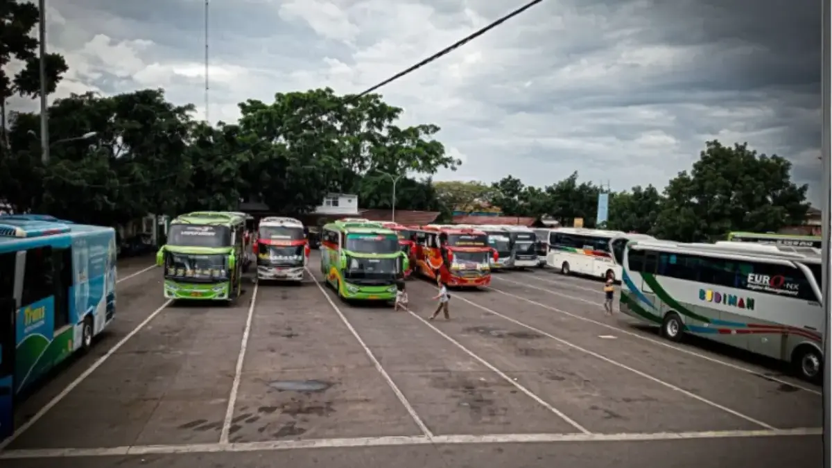 Terminal Cicaheum selama puluhan tahun menjadi salah satu pusat transportasi penting di Bandung.