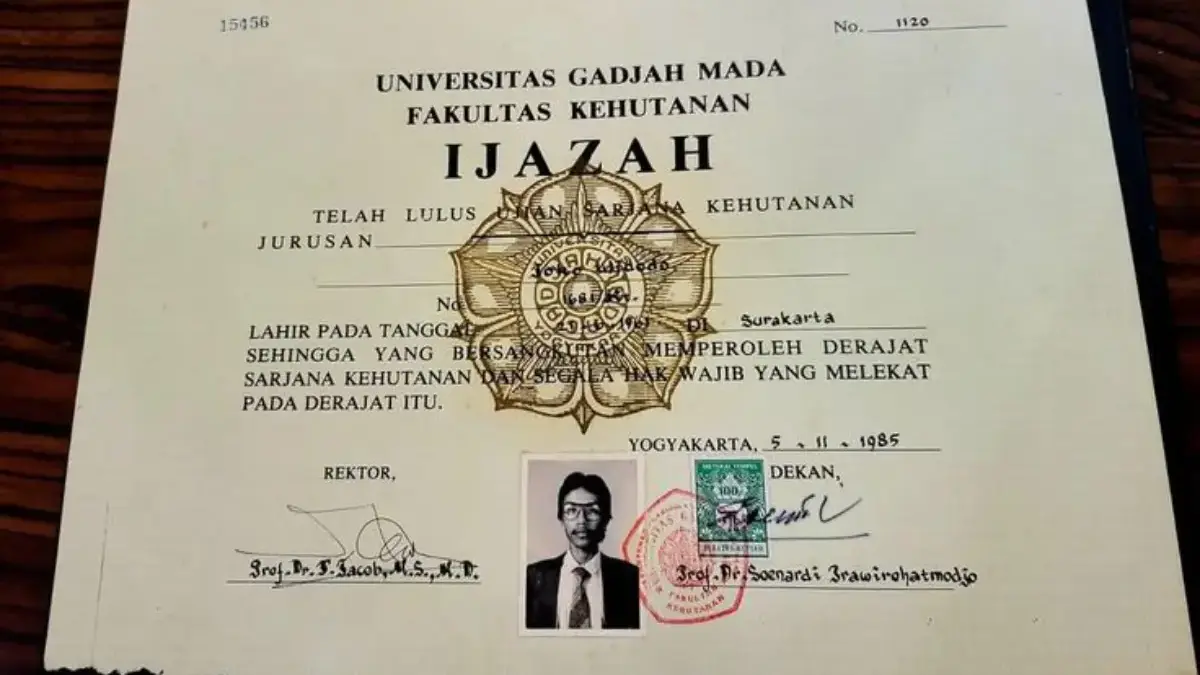 Roy Suryo dan dr Tifa Dikabarkan Ditangkap, Kasus Ijazah Jokowi Masuki Babak Baru Baik Roy Suryo maupun dr Tifa telah ditetapkan sebagai tersangka dalam kasus tudingan ijazah palsu Joko Widodo