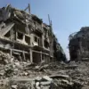 Gempa kuat tersebut tidak hanya dirasakan di wilayah pesisir, tetapi juga sampai ke Caracas.