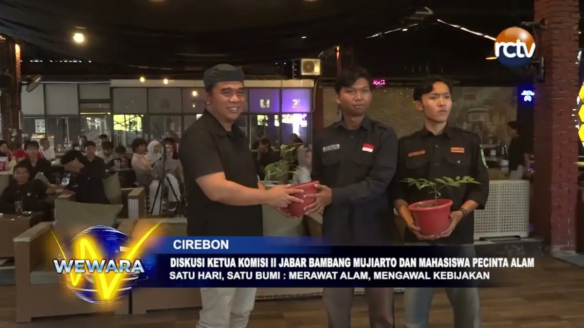 Diskusi Ketua Komisi II Jabar Bambang Mujiarto dan Mahasiswa Pecinta Alam