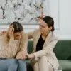 Kemampuan berempati membuat seseorang lebih mudah membangun hubungan yang sehat dengan orang lain.