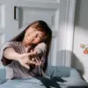 Ilustrasi Orang Bangun Tidur