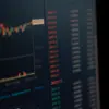 Kebijakan tersebut membuat investor global masih mencermati perkembangan reformasi yang sedang dijalankan.