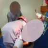 petugas damkar melakukan evakuasi