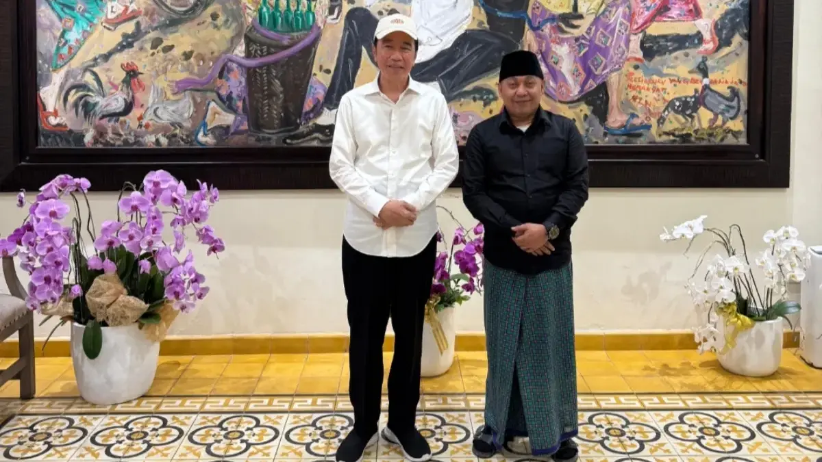 Silaturahmi atau Isyarat Besar? Pertemuan Jokowi dan Ustadz HM Ujang Bustomi di Solo Jadi Sorotan Joko Widodo dan Ustadz HM Ujang Bustomi