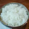 Semangkuk nasi putih pulen