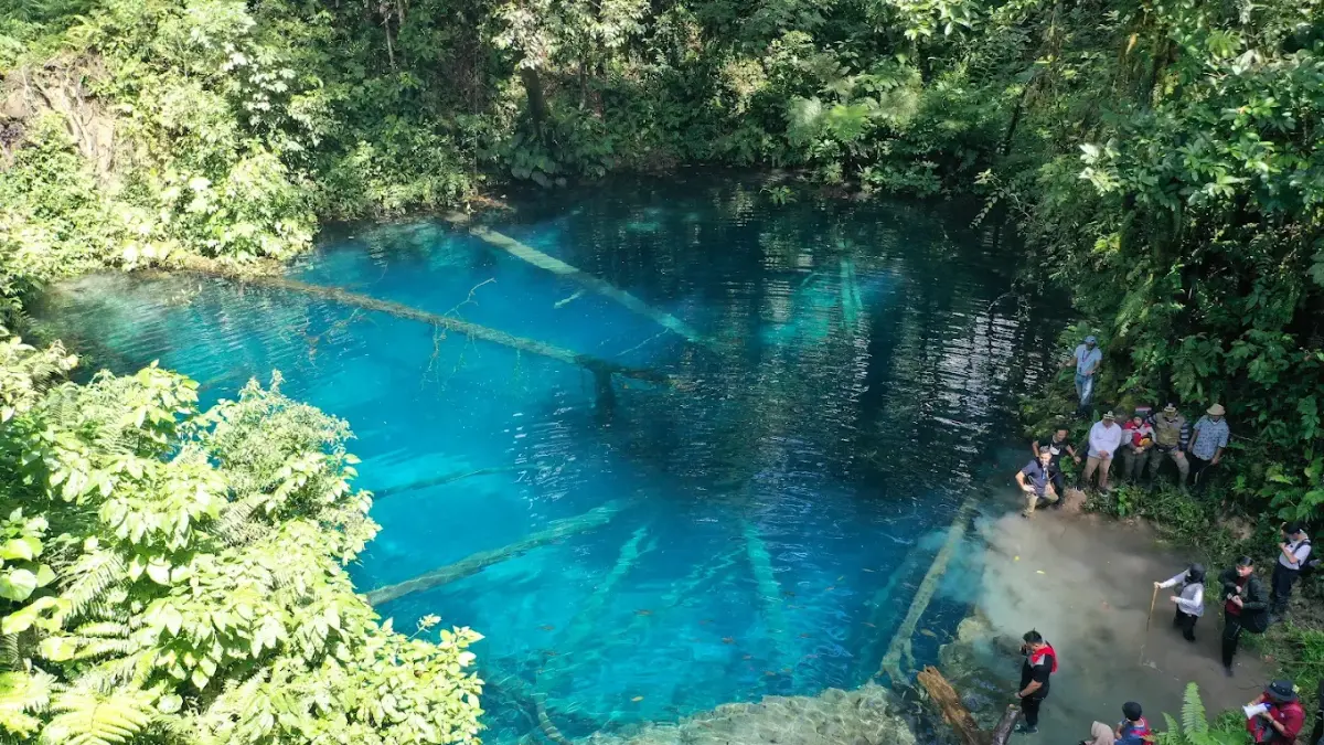 Pemandangan Danau Kaco