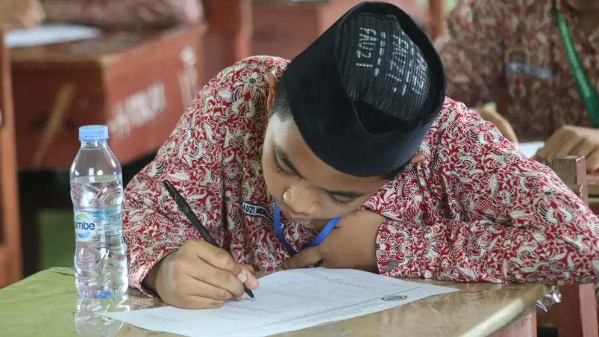 Link Resmi Cara Cek Hasil OSN-K 2026 Tingkat SMA 3 Juli 2026 Ilustrasi siswa mengerjakan soal OSN