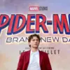 Marvel Cinematic Universe (MCU) dan Sony Pictures ini kembali menghadirkan Tom Holland sebagai Peter Parker.
