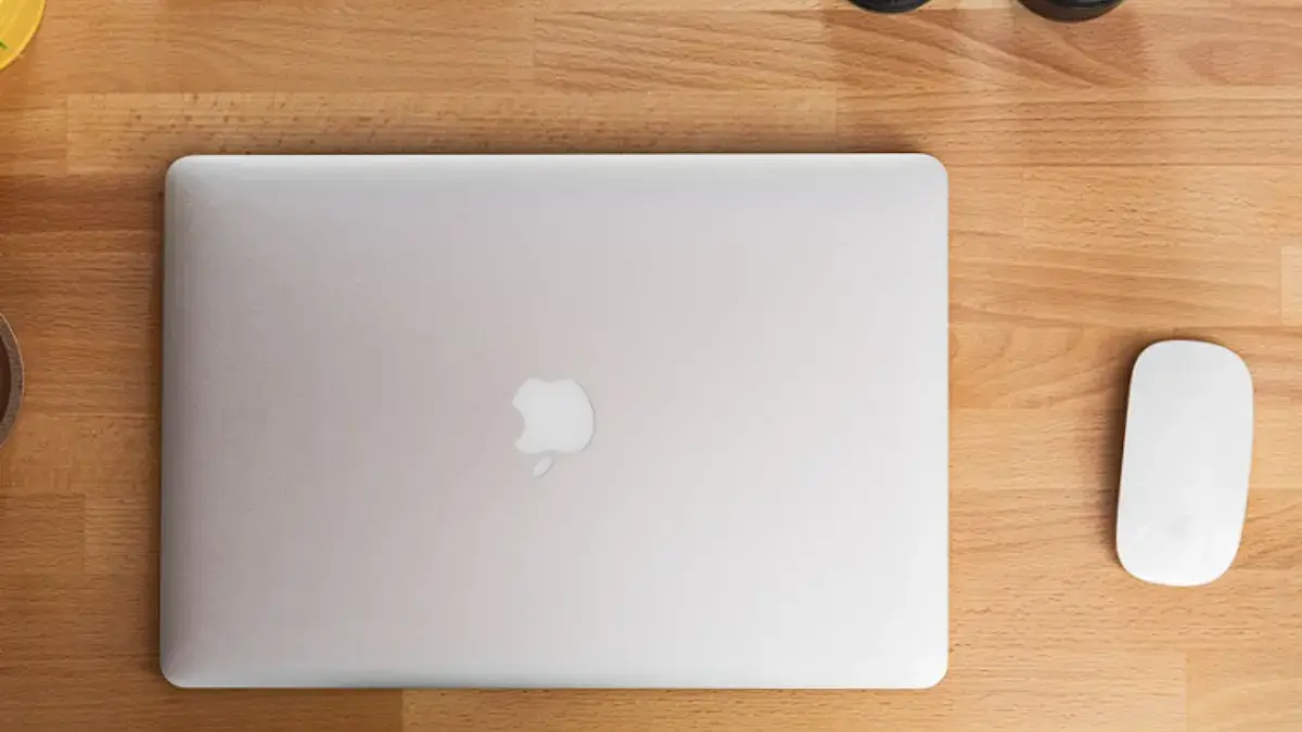 iPhone dan Mac Laris Manis, Tapi Apple Keteteran Cip Langka! Pendapatan Tembus Rp 1.700 Triliun Ilustrasi Macbook