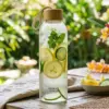 Ilustrasi botol air infused water segar dengan irisan lemon dan timun untuk gaya hidup sehat
