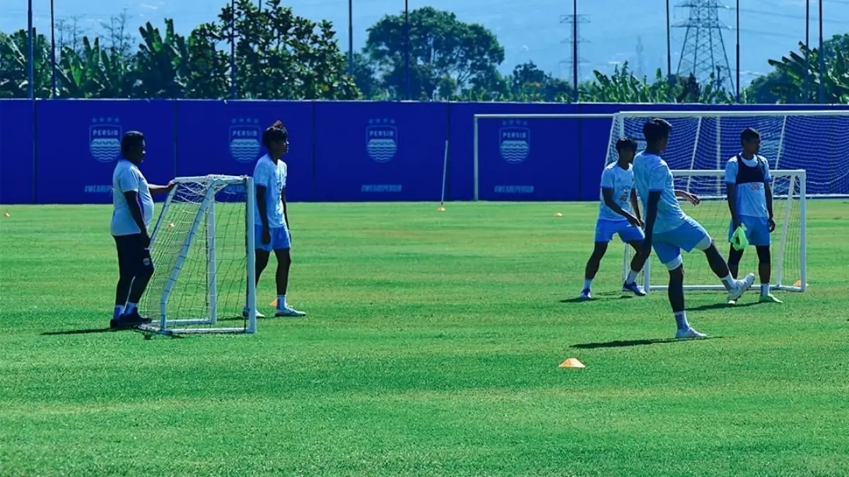 Persib Matangkan Kekompakan di Piala Presiden 2026, Laga Pembuka Vs Arema FC Jadi Ujian suasana latihan persib