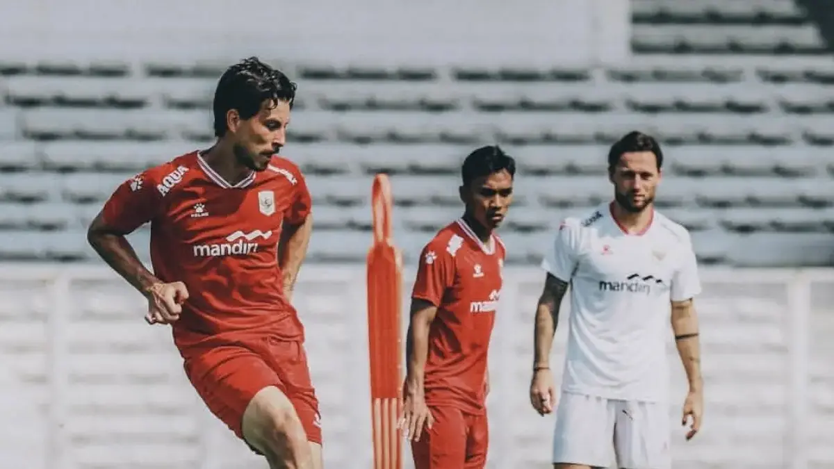 sesi latihan timnas indonesia
