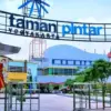 Kolase anak-anak bermain dan belajar di Taman Pintar Yogyakarta