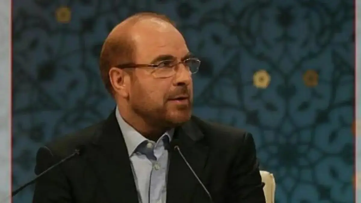 Mohammad Bagher Ghalibaf berbicara di podium parlemen Iran