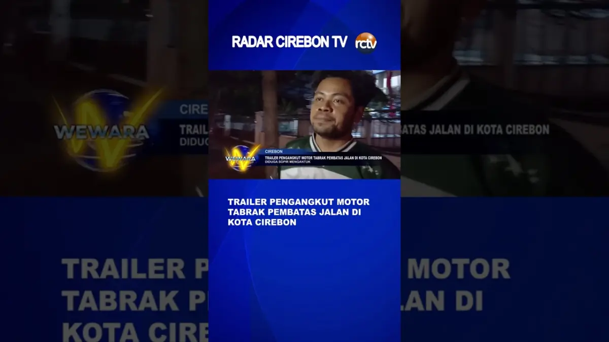 Trailer Pengangkut Motor Tabrak Pembatas Jalan Di Kota Cirebon