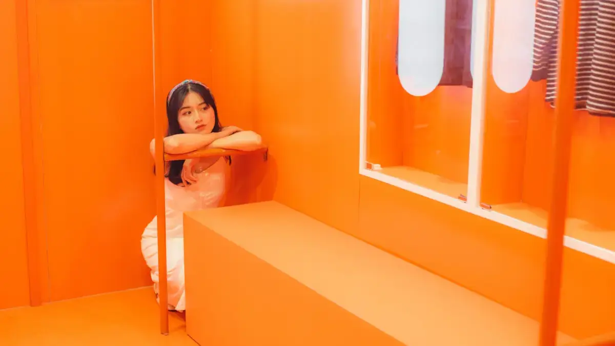 Rahasia Kepribadian Penyuka Warna Oranye, Dari Kreatif hingga Sulit Diam Salah satu warna yang kerap dikaitkan dengan kepribadian yang kuat adalah oranye.