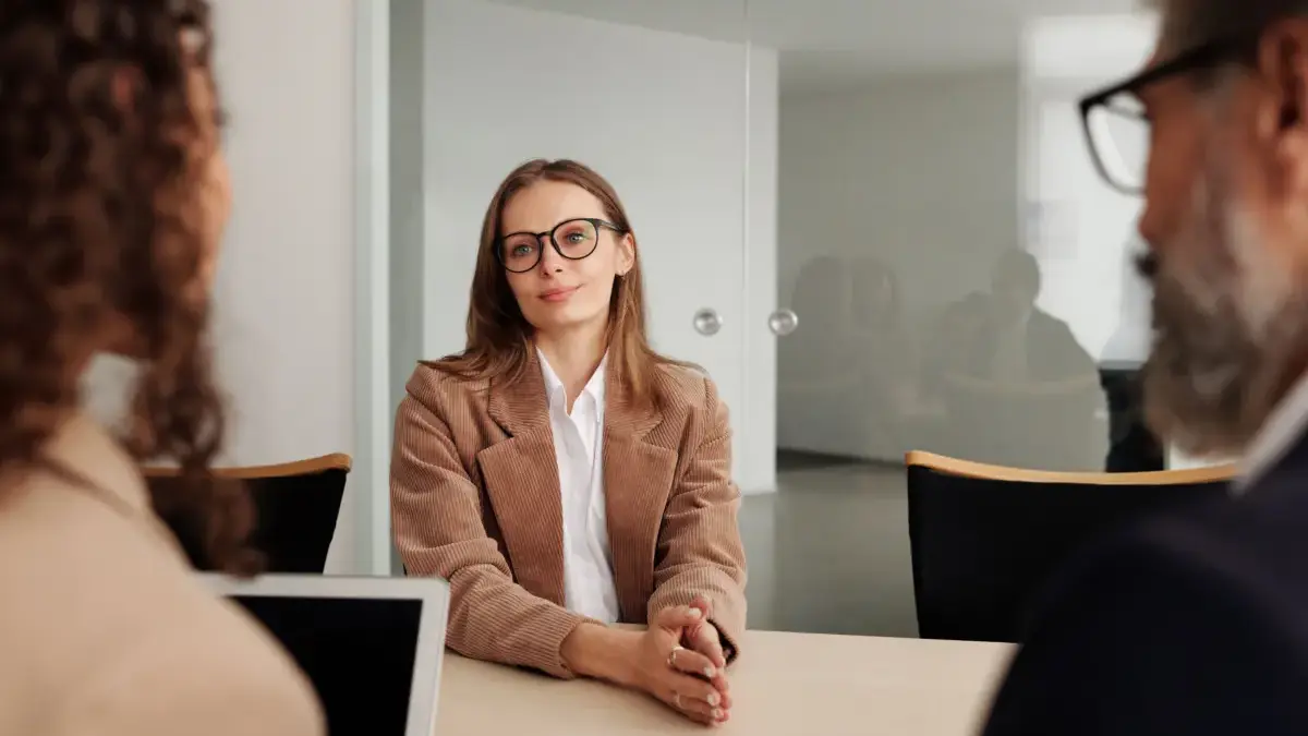 Tips Lolos Interview Kerja: Langkah Strategis Raih Pekerjaan Impian Ilustrasi Interview Kerja