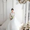 Meski kini tersedia banyak pilihan warna gaun pengantin, warna putih tetap menjadi simbol yang paling populer.