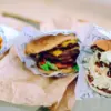 Mengatur pola makan sebelum olahraga sama pentingnya dengan mempersiapkan fisik.