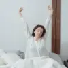 Setelah beristirahat semalaman, otot dan sendi cenderung terasa lebih kaku karena minimnya pergerakan.