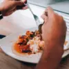Pola makan yang baik menjadi salah satu langkah sederhana untuk mempertahankan fungsi lambung tetap optimal.