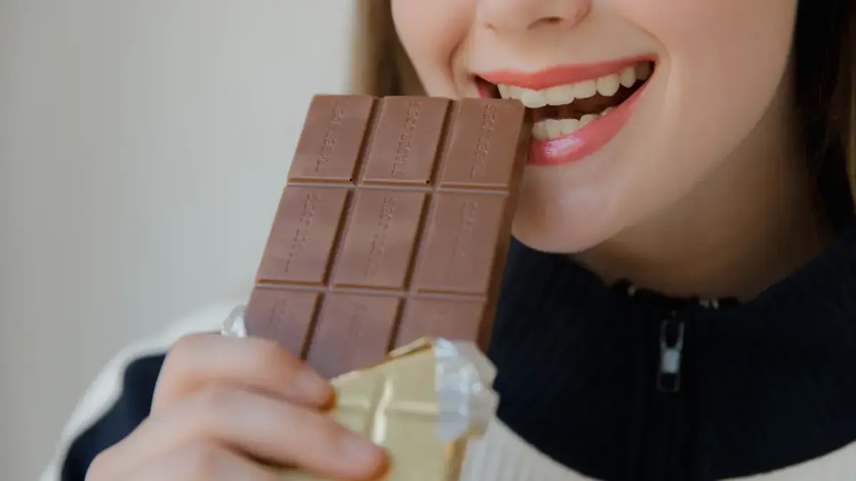 Dark Chocolate Disebut Baik untuk Jantung, Ini Fakta yang Perlu Diketahui Cokelat, khususnya dark chocolate atau cokelat hitam, kerap disebut memiliki manfaat untuk kesehatan jantung.