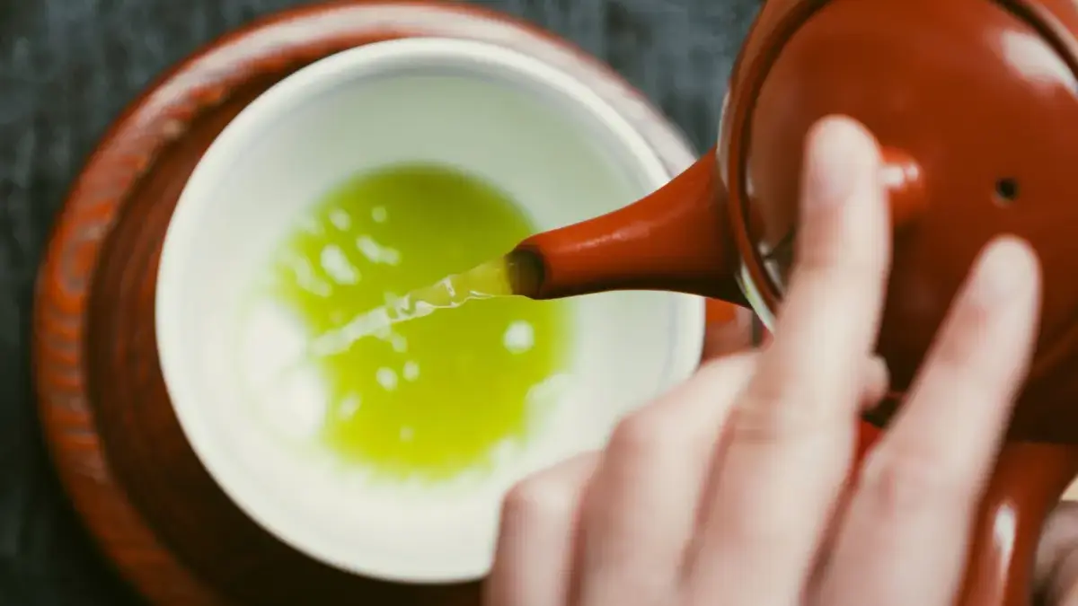 Teh Hijau Kaya Antioksidan, Ini Manfaatnya Jika Diminum Setiap Hari Teh hijau berasal dari tanaman Camellia sinensis dan dikenal kaya akan kandungan antioksidan.