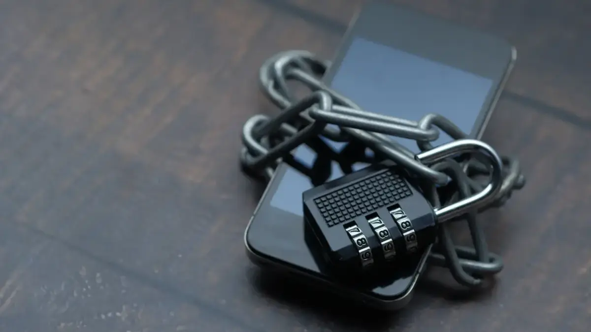 Tak Perlu Aplikasi Tambahan, Begini Cara Menyembunyikan Aplikasi di Android Menjaga privasi di ponsel kini semakin mudah berkat fitur Ruang Privasi (Private Space).