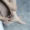 Kram kaki saat tidur merupakan kontraksi otot yang terjadi tanpa disadari ketika seseorang sedang beristirahat