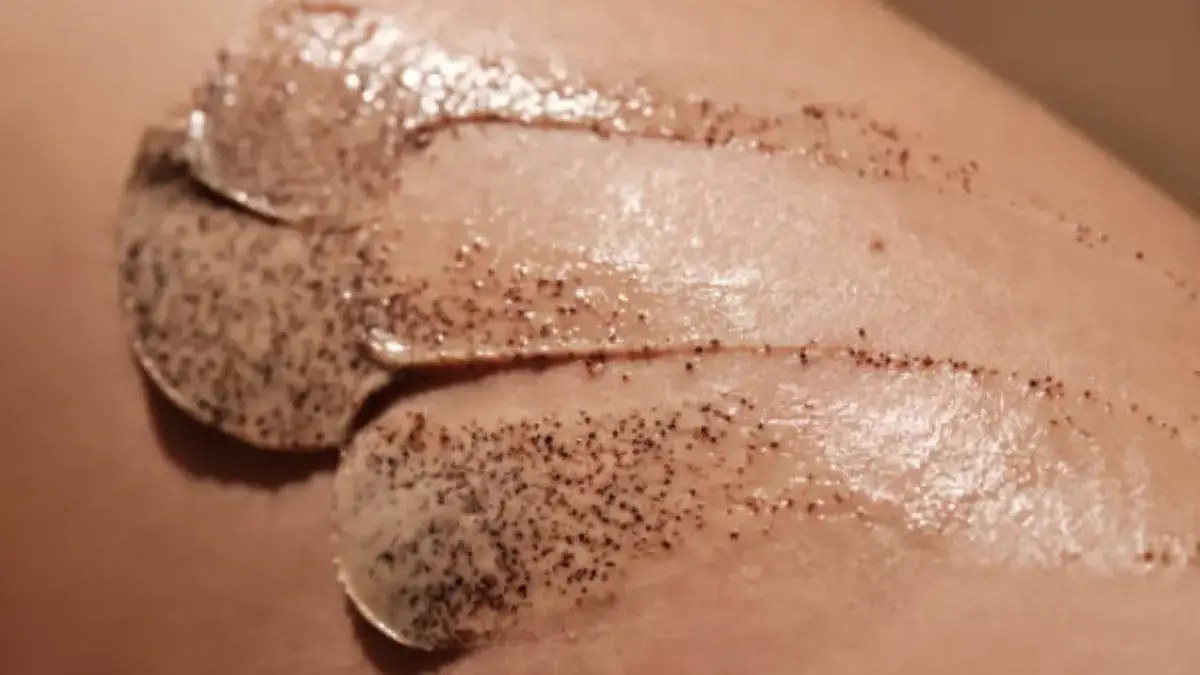 Serupa tapi Tak Sama: Kenali Dulu Perbedaan dan Manfaat Scrub dan Lulur untuk Kulit Glowing Perawatan