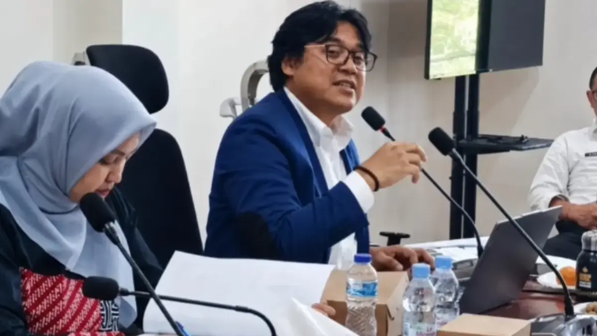 R Hasan Basori (pegang mik)