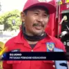 Damkar Bantu Petani Lobener, Buka Jalur Irigasi Tersumbat