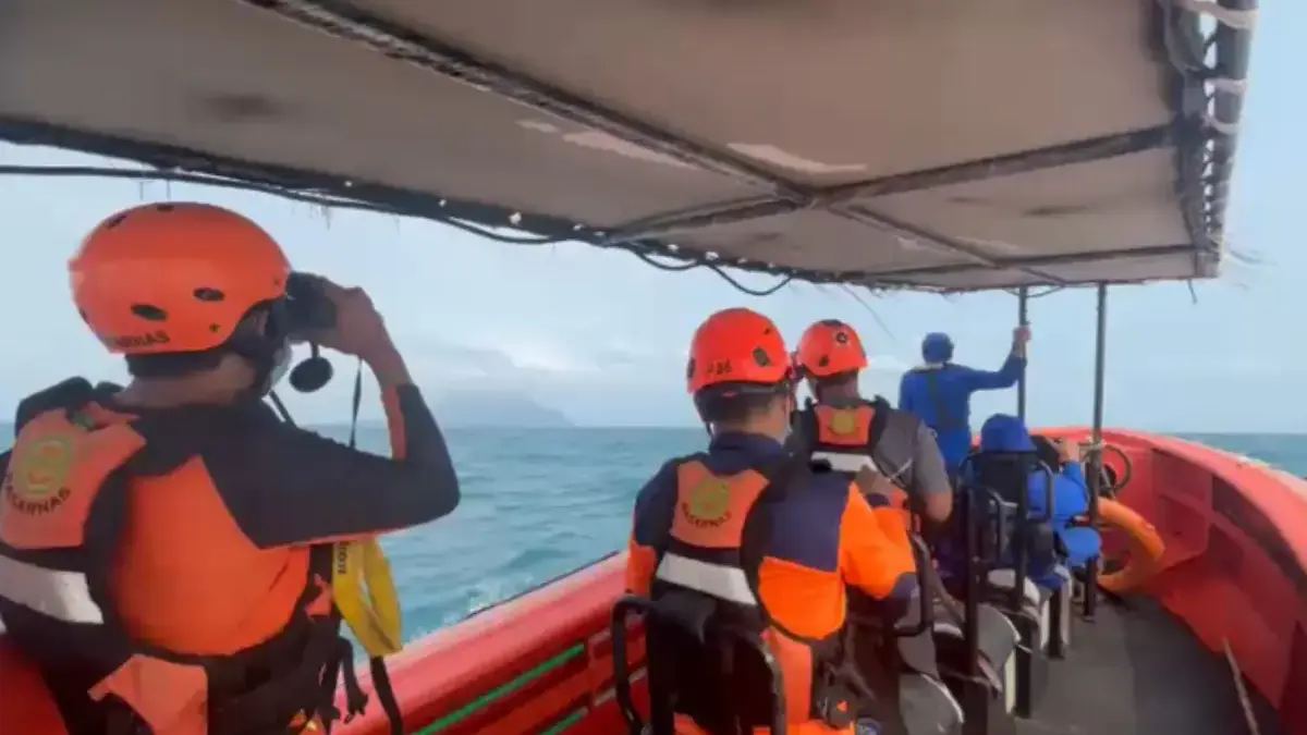 Hari Kedua Pencarian, Tim SAR Bagi 4 Unit dan Perluas Area di Selat Sunda Cari 8 Jurnalis dan Kru Hilang Tim SAR