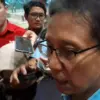 Menteri Kesehatan Budi Gunadi Sadikin memberikan keterangan pers terkait korban keracunan MBG di Karo