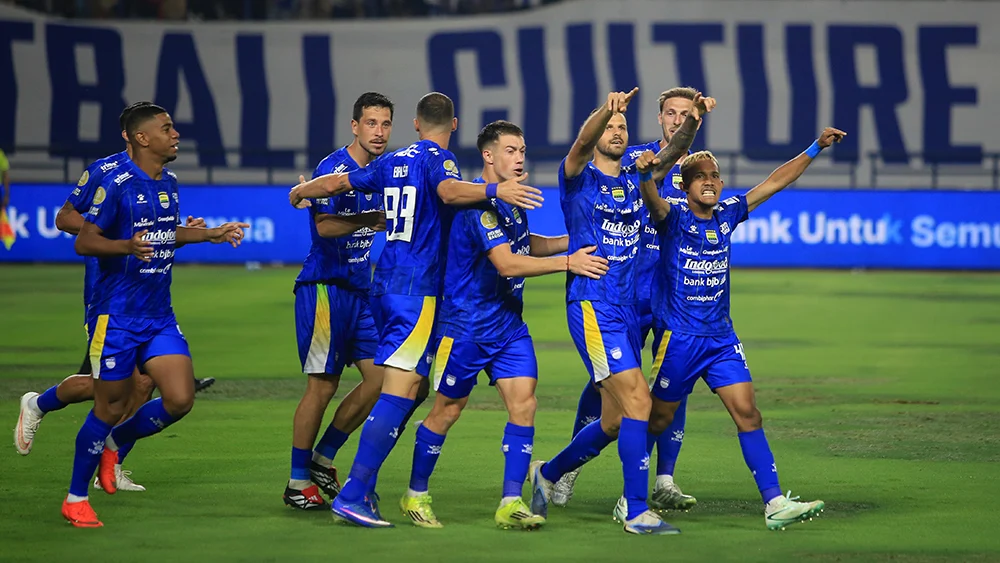 Persib Sukses Curi Tiga Poin dari PSM, Taktik Igor Tolic Jadi Kunci Kemenangan foto