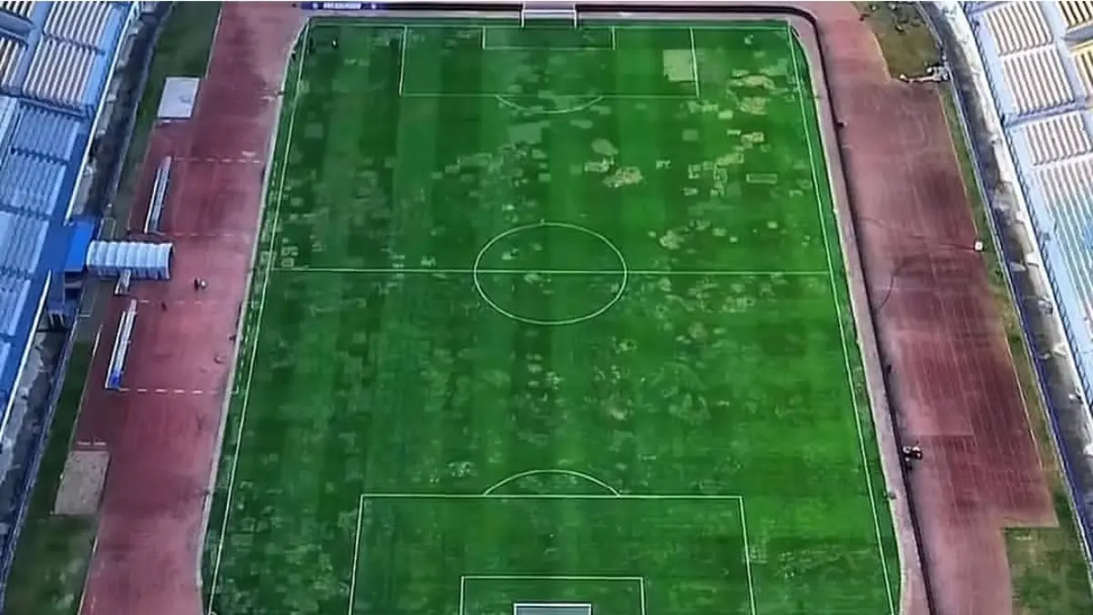 kondisi lapangan Stadion GBLA