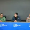 Menpora Erick Thohir saat meninjau kesiapan Stadion Si Jalak Harupat didampingi Bupati Bandung KDS.