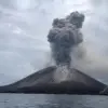 abu vulkanik Gunung Anak Krakatau secara real time