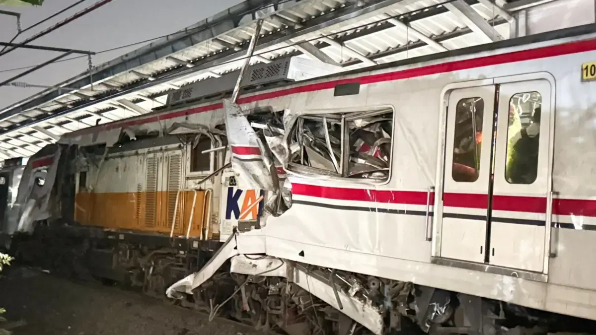 Sosok Masinis KA Argo Bromo Jadi Tersangka Tabrakan di Stasiun Bekasi Timur, KAI Siapkan Pendampingan Hukum Masinis KA Argo Bromo berinisial AN saat berada di ruang kendali lokomotif.