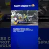 Polres Cirebon Kota Semprot Jalan Antisipasi Abu Vulkanik