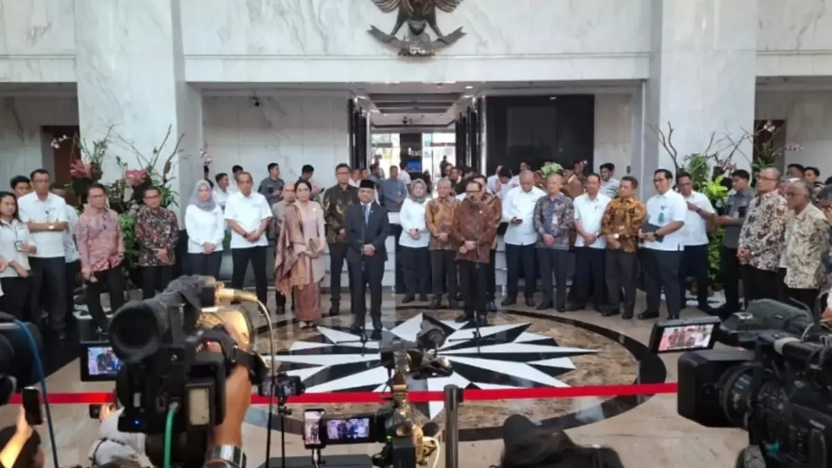 Usai Dilantik, Menkeu Suahasil Instruksikan Bea Cukai 'Gempur Terus' Rokok Ilegal Menkeu Suahasil Nazara saat memberikan instruksi kepada jajaran Bea Cukai di gedung Kemenkeu.